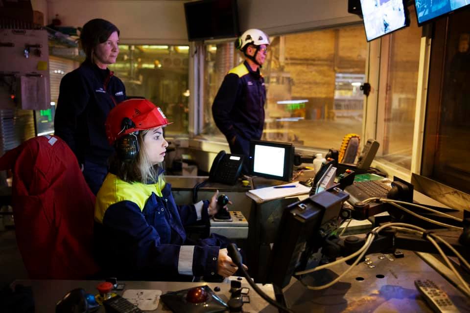 Nooshis styr hydraulhammare på Ovako